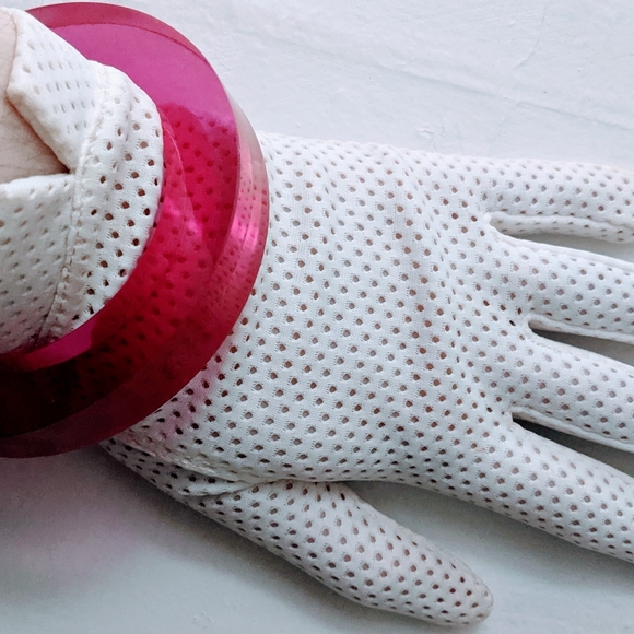 Vintage 60's plastic HOT PINK bangle bracelet - Picture 2 of 4